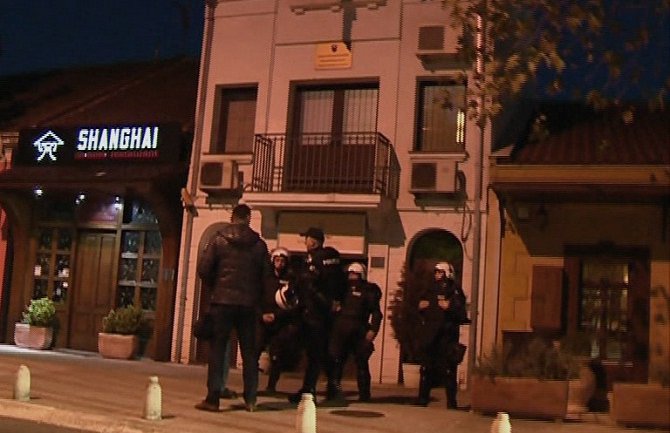 Ministar vanjskih poslova Albanije i Vlada Crne Gore osudili kamenovanje ambasade