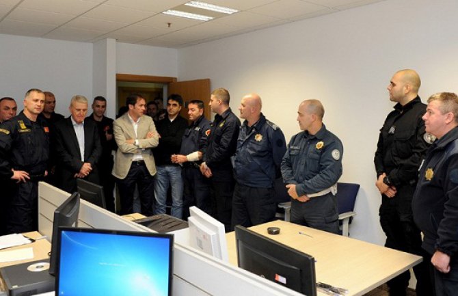 Konjević i Stojanović primili povrijeđene policajce i odali im priznanje