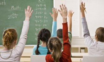 Ponedeljak i utorak neradni za osnovce i srednjoškolce