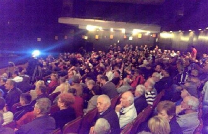 Protestni skup DF-a počeo u Herceg Novom