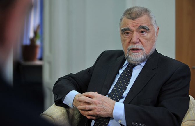 Mesić: Nasljednici politike 90-ih misle da je vrijeme da se opet dijeli BiH