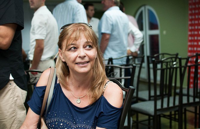 Osnovati  Alimentacioni fond za pomoć samohranim roditeljima