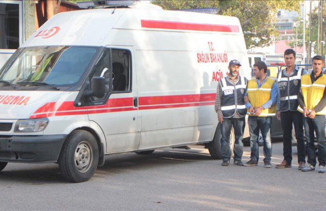 Ofarbali kombi u boje hitne pomoći pa švercovali cigarete