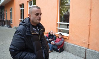 Roditelji inficiranih beba započeli štrajk glađu