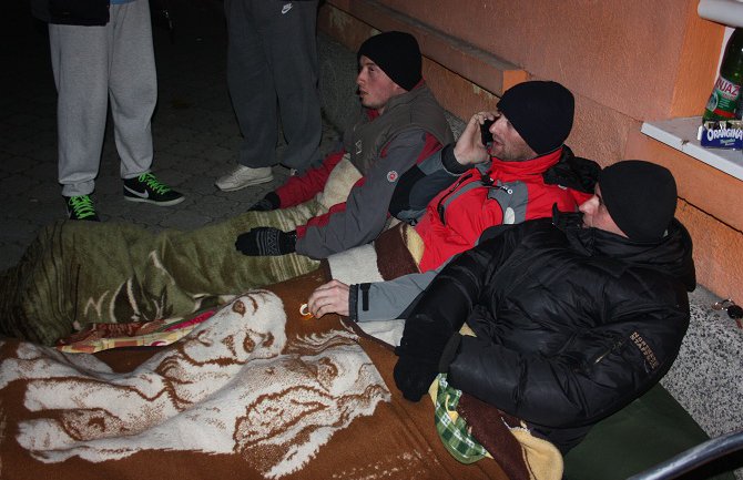 Za očeve koji štrajkuju glađu mislio da su Sirijci pa odlučio da ih 