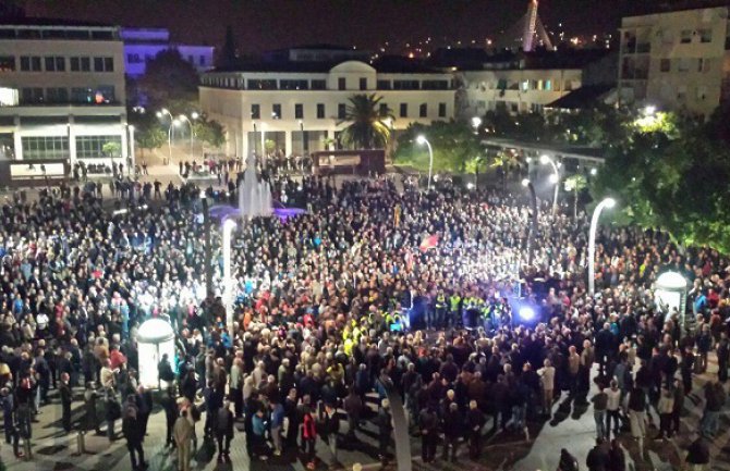 Na protestu DF-a oko 1.500 okupljenih građana