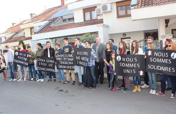 CGO: Obilježen Međunarodni dan tolerancije solidarnošću sa Francuskom(FOTO)