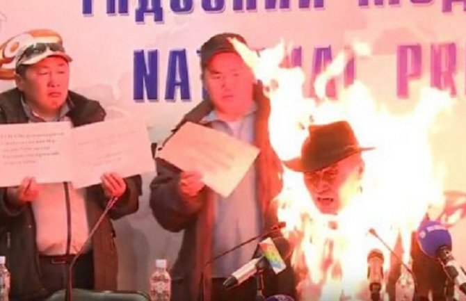 Predstavnik mongolskog sindikata rudara se polio benzinom i zapalio (Video)