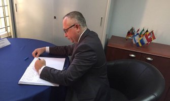 Mustafić se upisao u knjigu žalosti povodom terorističkih napada u Parizu