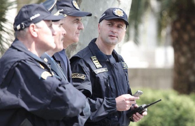 Veće plate za policajce