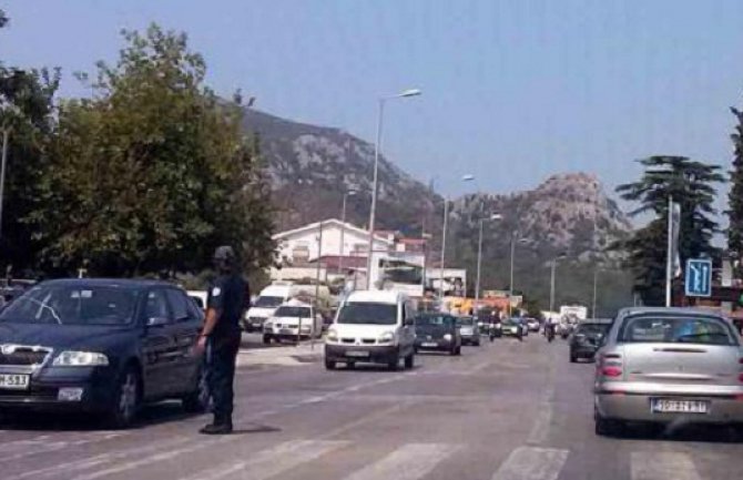 Tuča mladića u Sutomoru, Baranin zadobio povredu od uboda nožem, uhapšeni Tutinci