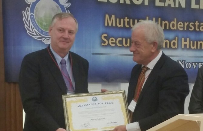 Mićo Orlandić proglašen za ambasadora mira u Tirani