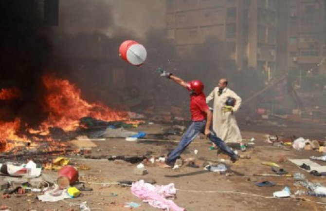 Dvije bombe eksplodirale kod hotela u Egiptu, najmanje tri osobe mrtve