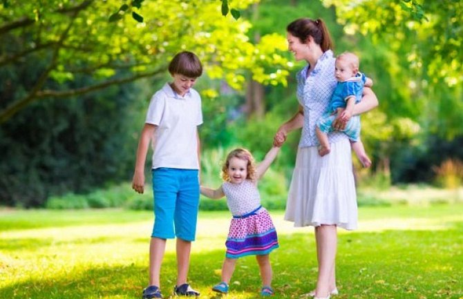 Uzalud pravo na naknadu za majke sa troje i više djece, ako poslodavac nije plaćao doprinose