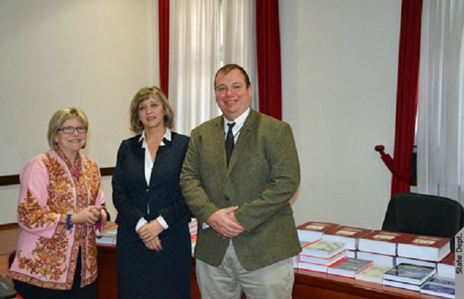 Uehar uručila Ustavnom sudu CG  opremu vrijednu od 7,000 dolara