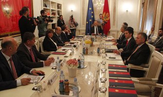 Đukanović Krivokapiću: Pokrenite pitanje povjerenja Vladi