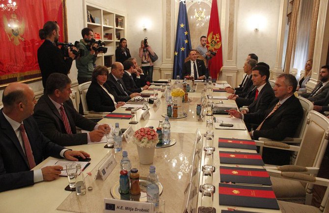 Đukanović Krivokapiću: Pokrenite pitanje povjerenja Vladi