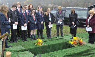 Učenici sahranili kostura iz kabineta za biologiju nakon što je otkriveno da je pravi(FOTO)