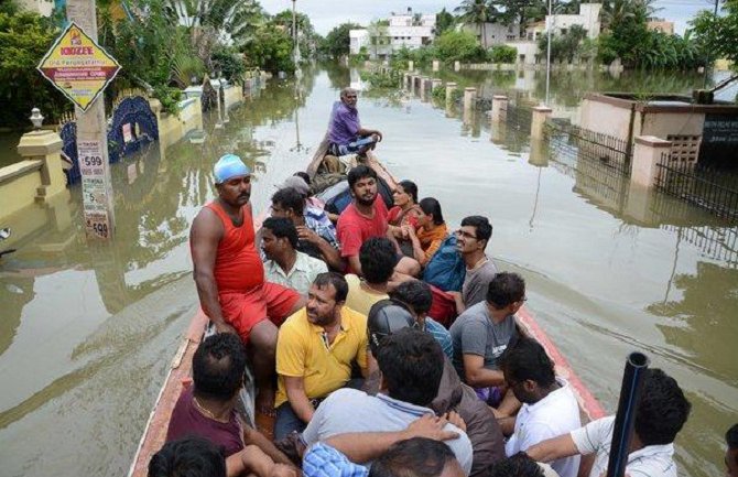 U poplavama u Indiji život izgubilo 269 osoba