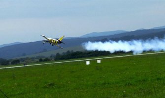 Srušio se sportski avion, pilot poginuo