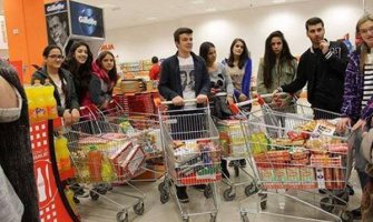 Nikšićki gimnazijalci prikupili novac za pomoć materijalno ugroženim porodicama