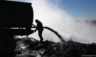 Iran ima dokaze o švercu: Nafta IS ulazi u Tursku u kamionima