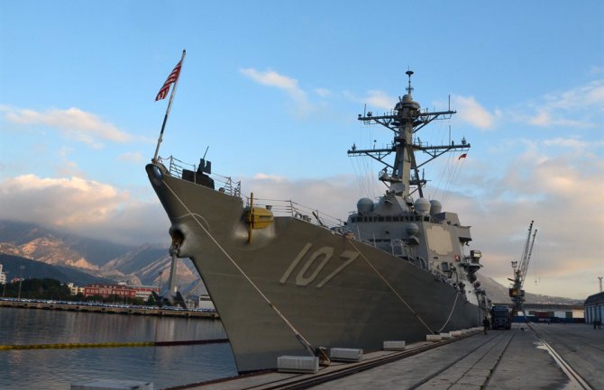 Američki razarač u vodama u Južnom kineskom moru na koje prava polaže Peking