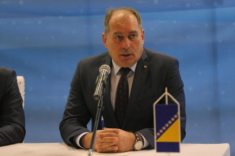 aapicture201512076994238web