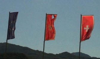 Uprava Cetinja najoštrije osudila vandalski čin paljenja NATO zastave