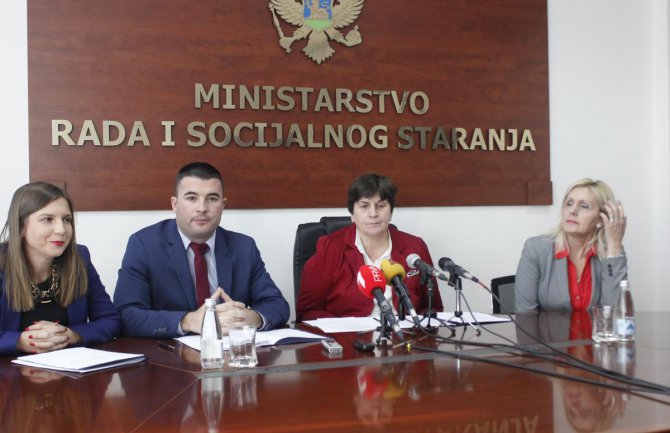 Šta je potrebno majkama sa troje i više djece za doživotnu naknadu