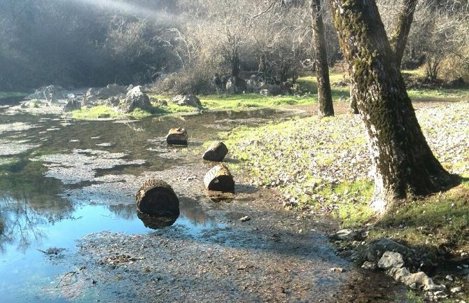 Devastiran mobilijar u 