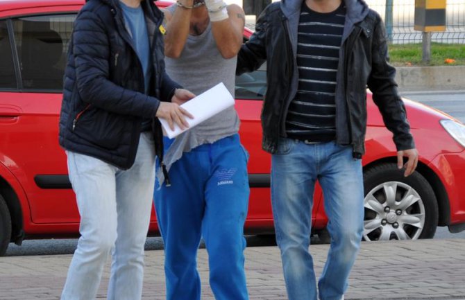 Zatvorenik bježao od policije, pao i preživio pad s 4. sprata(FOTO)