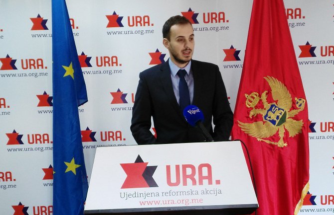 Konatar: Funkcionerima privilegije, a građanima mrvice i nova zaduženja