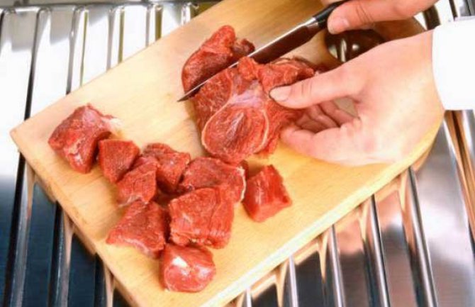 Umrli nakon što su pojeli meso uginulog psa