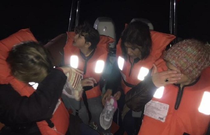 Prevrnuo se gumeni čamac sa sirijskim izbjeglicama, utopile se dvije djevojčice