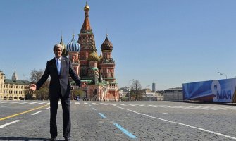 Džon Keri u šetnji Moskvom pazario babuške za 500 eura