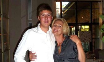 Stravičan zločin: Sin milijardera zadavio majku punjačem!