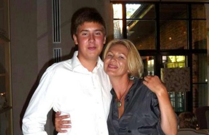 Stravičan zločin: Sin milijardera zadavio majku punjačem!