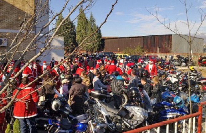 Moto Deda Mrazevi stžu 20.decembra: Posjetiće dječiji dom 