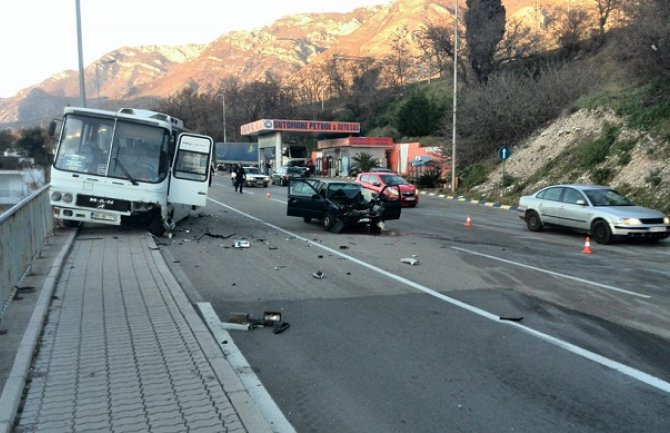 Sudar golfa i autobusa u Sutomoru, ima povrijeđenih