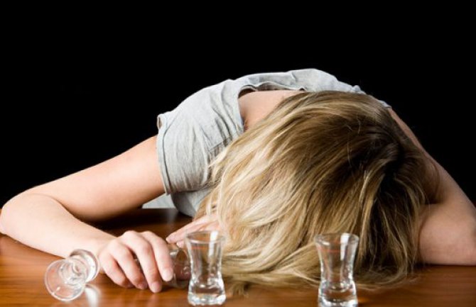 Desetogodišnjak automobilom vozio alkoholisanu majku