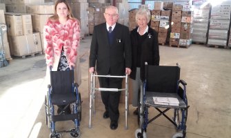 Crvenom krstu stigla pošiljka od 300 invalidskih kolica