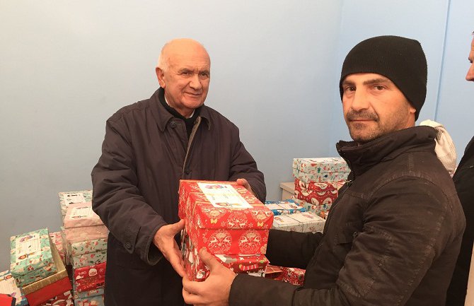 Predstavnici Rotari kluba uručili “Shoebox” paketiće djeci iz Crne Gore