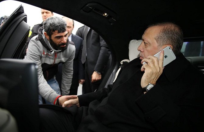 Turski predsjednik odgovorio čovjeka od skoka sa mosta