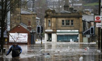 Kameron u posjeti poplavljenim oblastima