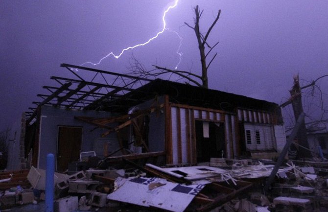 U nevremenu koje je zahvatilo SAD poginule 43 osobe