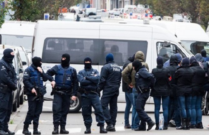 Uhapšen deseti osmunjičeni za napade u Parizu