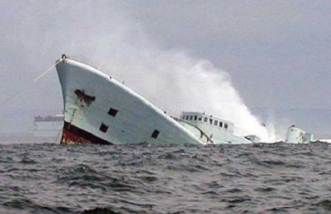 Brod potonuo u Egiptu, najmanje 13 osoba stradalo