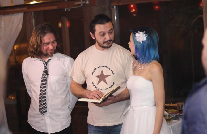 Vjenčanje aktivista u Preševu: Upoznali se pružajući pomoć izbjeglicama