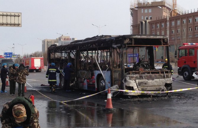 Kina: U požaru u autobusu poginulo 14 osoba, 32 povrijeđene